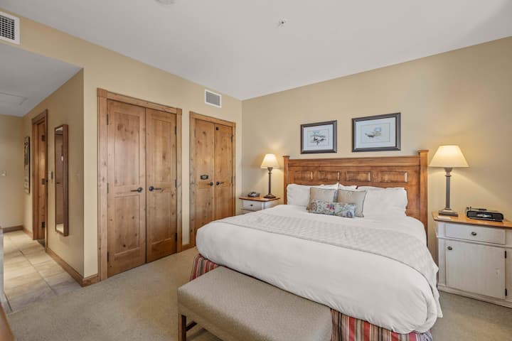 Comfortable King Hotel Room On The Top Floor, Best - Crested Butte, CO