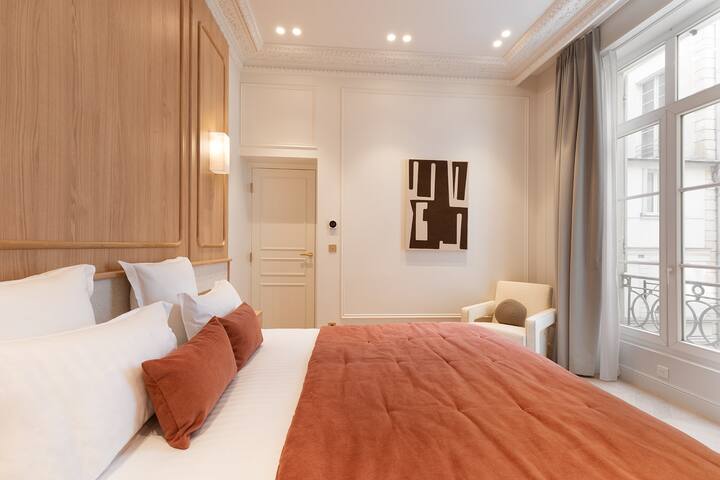 A Sophisticated 2-BR/2Ba with Services in Louvre