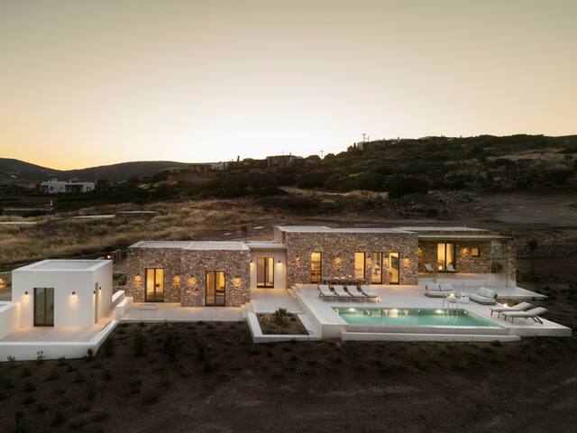 VILLA Aquallis gallery image 3