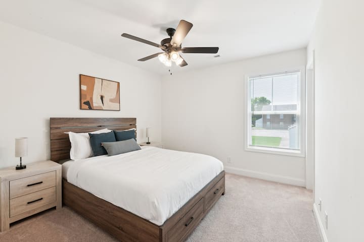 Arte Luxury Townhomes E2 I Comfy 2 Bed 2.5 Bath - クラークスビル, TN