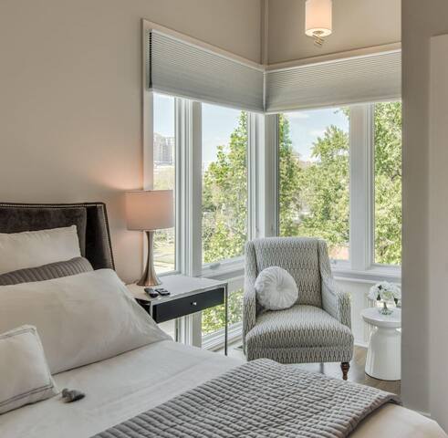 2 Rooftop Homes • Walk to Gulch & Broadway! gallery image 3