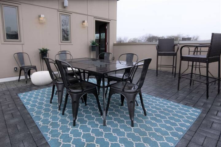 2 Rooftop Homes • Walk to Gulch & Broadway! gallery image 5