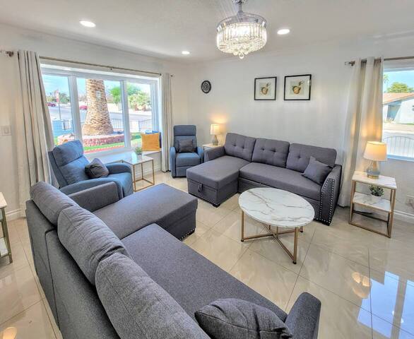 Perfect Location with Pool/Spa near LVStrip gallery image 5