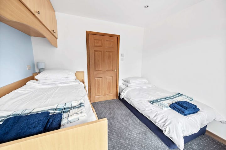 Modern twin setup, ideal for friends or kids.