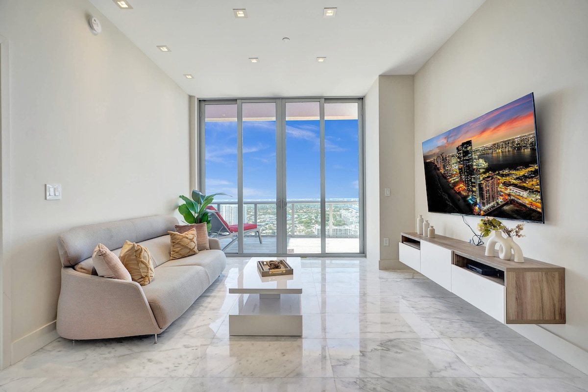 Photo inspiration: Visual Reference: Ocean Canal View Luxury Penthouse Pool Gym 3306
