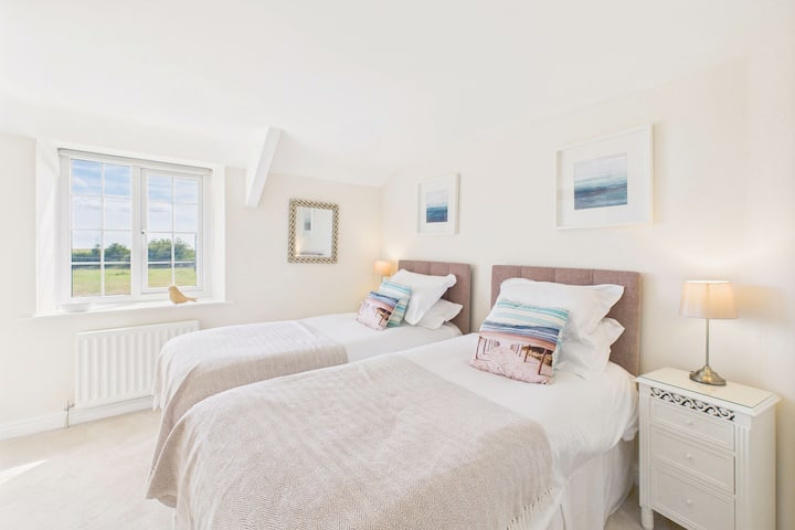 Dove Cottage, Warkworth – Host & Stay