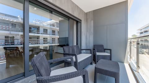 Elegant 2BDR Apartment in Quarteira by Lovelystay