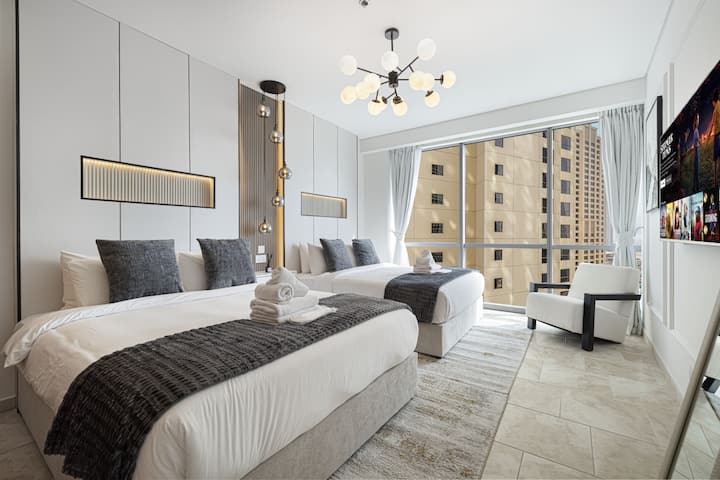 Трета спалня с две двойни легла и собствен смарт телевизор