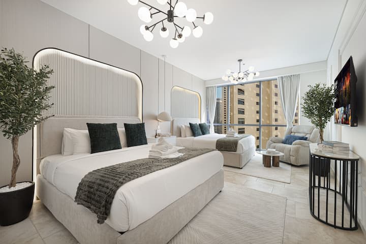 Голяма спалня с две суперголеми легла и смарт телевизор