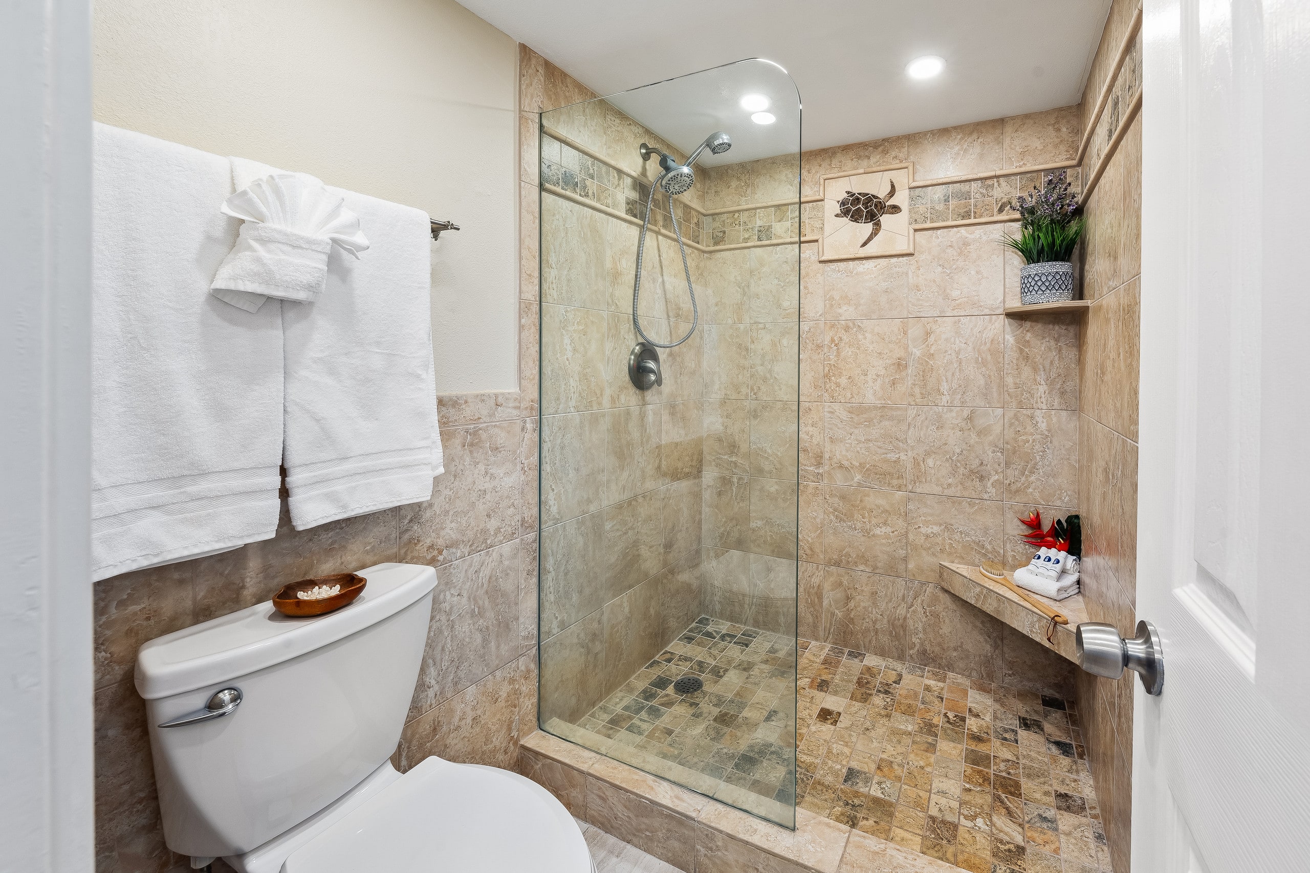 Condo in Lahaina · ★4.52 · 1 bedroom · 2 beds · 1 bath - Image 25