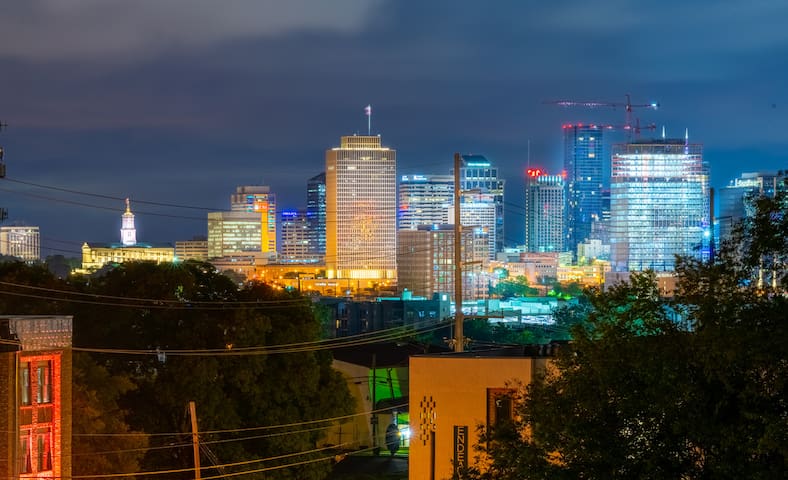 Rooftop Deck • Skyline Views • 15 Beds gallery image 3