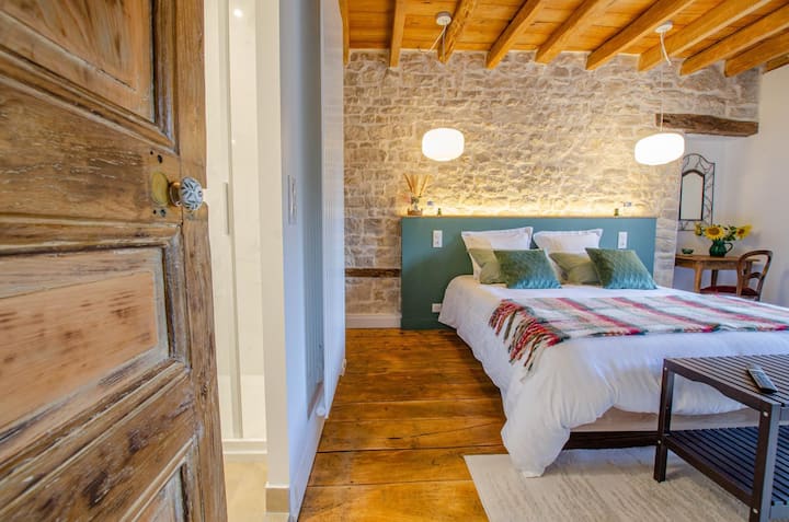 كاذب
