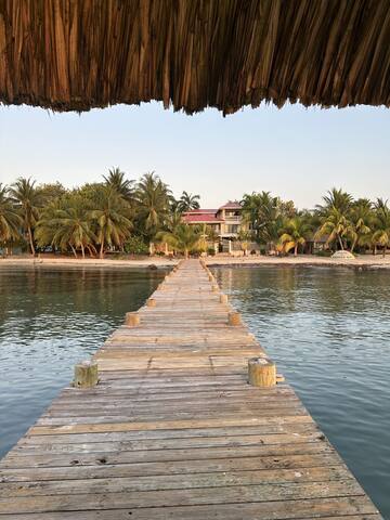 Large 5+ Bedroom Oceanfront w/ Pier and Pool gallery image 3