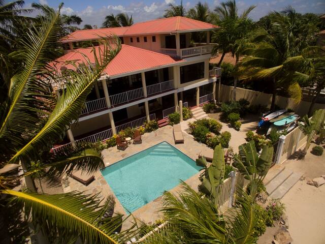 Large 5+ Bedroom Oceanfront w/ Pier and Pool