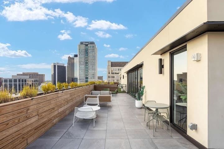 Downtown Retreat • Rooftop Views • Walk Everywhere - Birmingham, AL