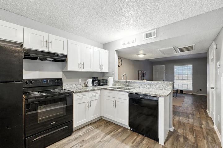 Pioneer Creek 410C I Comfy 2 Bed 1.5 Bath - Apartments for Rent in