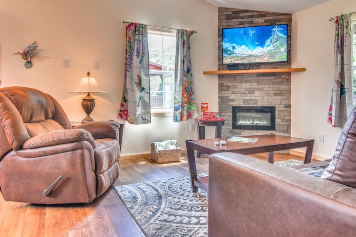 Newly Remodeled Cabin | Steps To River & Fishing - Whittier, NC