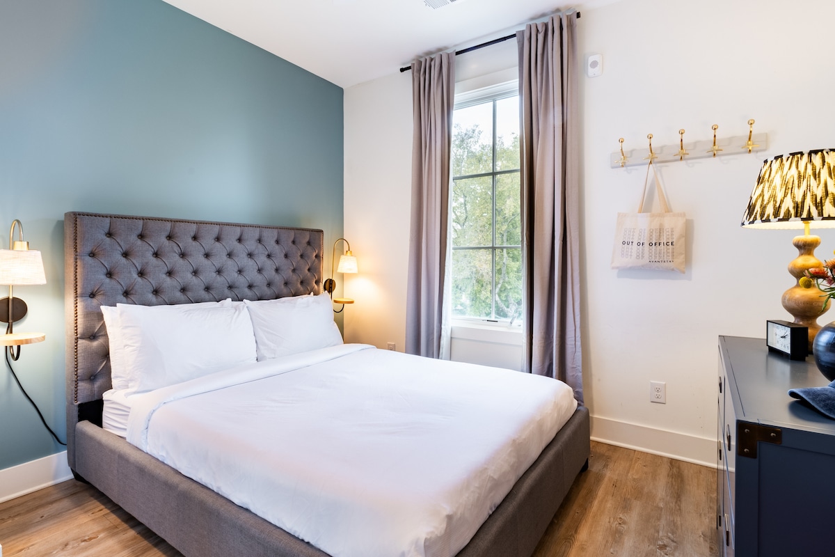 חדר שינה 3 כולל מיטת קווין סייז.