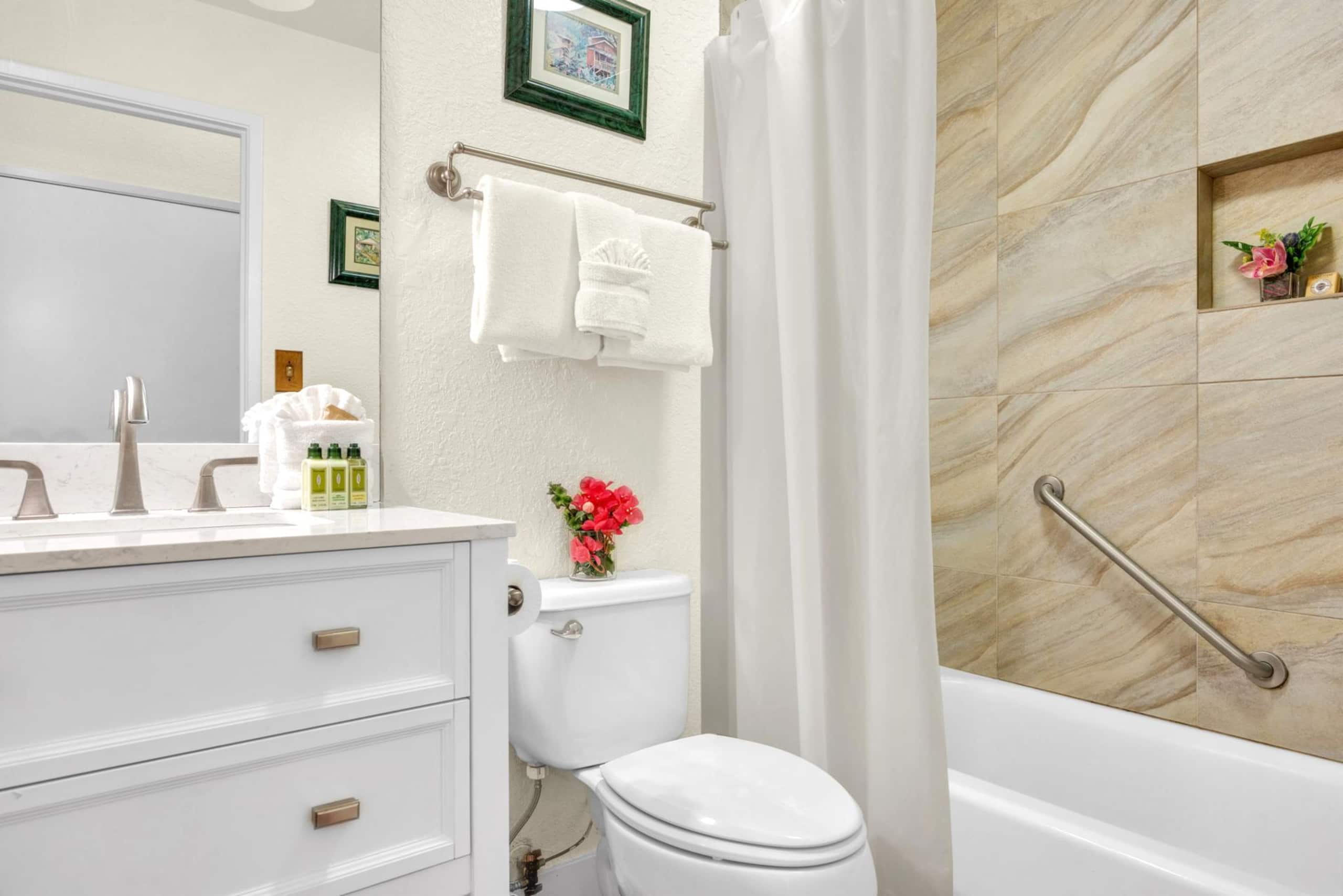 Condo in Lahaina · ★4.0 · 2 bedrooms · 3 beds · 2 baths - Image 38