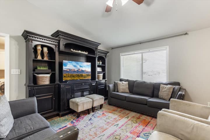 The Family Falls Retreat | Sleeps 12 | Hot Tub - Idaho Falls, ID