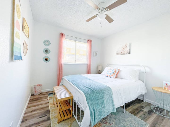 Lovely Home Central Coalinga-2br Stopover Near I-5 - Coalinga, CA