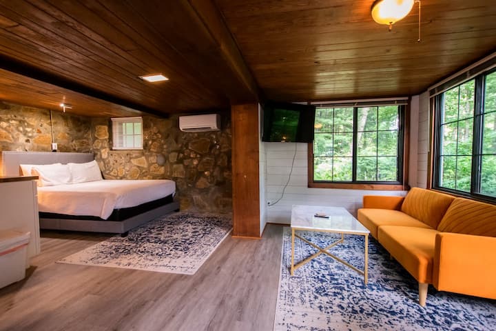 2 Bdr Cottage + Studio | 15 Min To Town | Free Tix - Mountain Home, NC