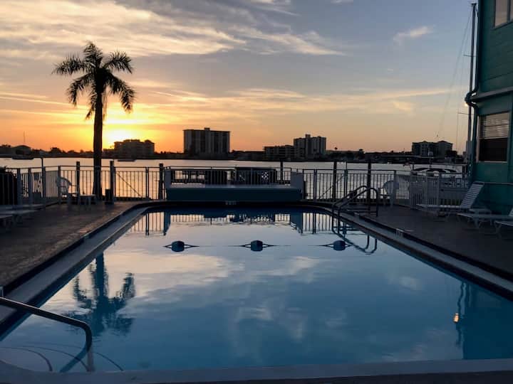 Rare Waterview Resort Condo On Clearwater Beach! - Clearwater Beach
