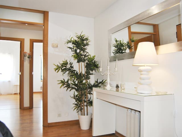 High Floor Apartment with River View EXPO13