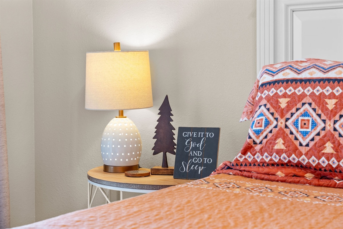 Spavaća soba s bračnim krevetom