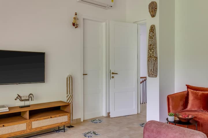 Living room image 9