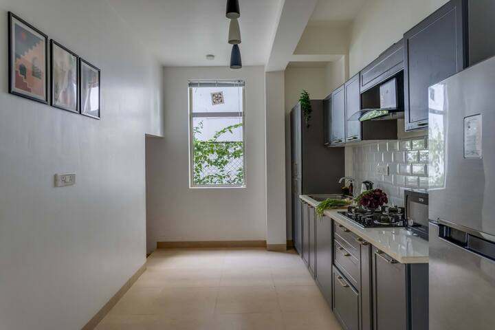 Full kitchen image 2