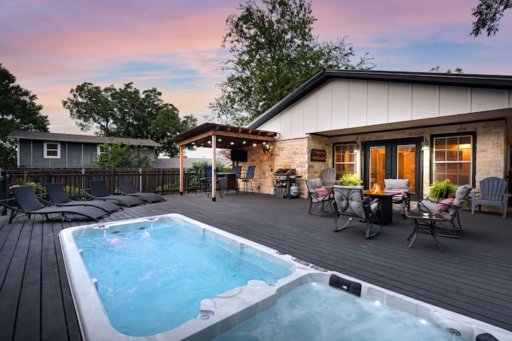 Mimosa Pool Haus - Hot Tub, Pool & Fire Pit - Fredericksburg, TX