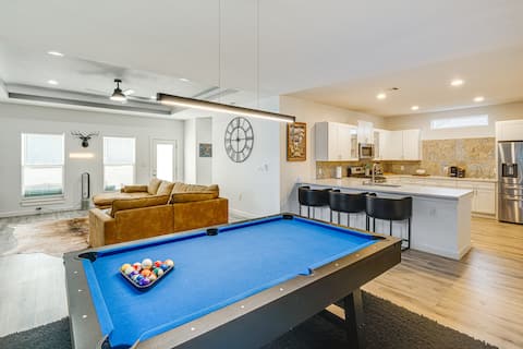 Successful Airbnb property: 3 Mi to Dtwn: Dallas Getaway w/ Game Area! in Cedar Crest