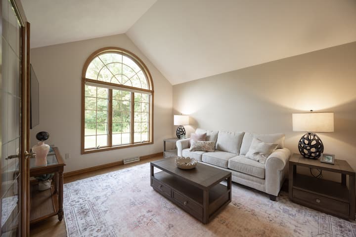 غرفة إضافية مع أريكة قابلة للسحب