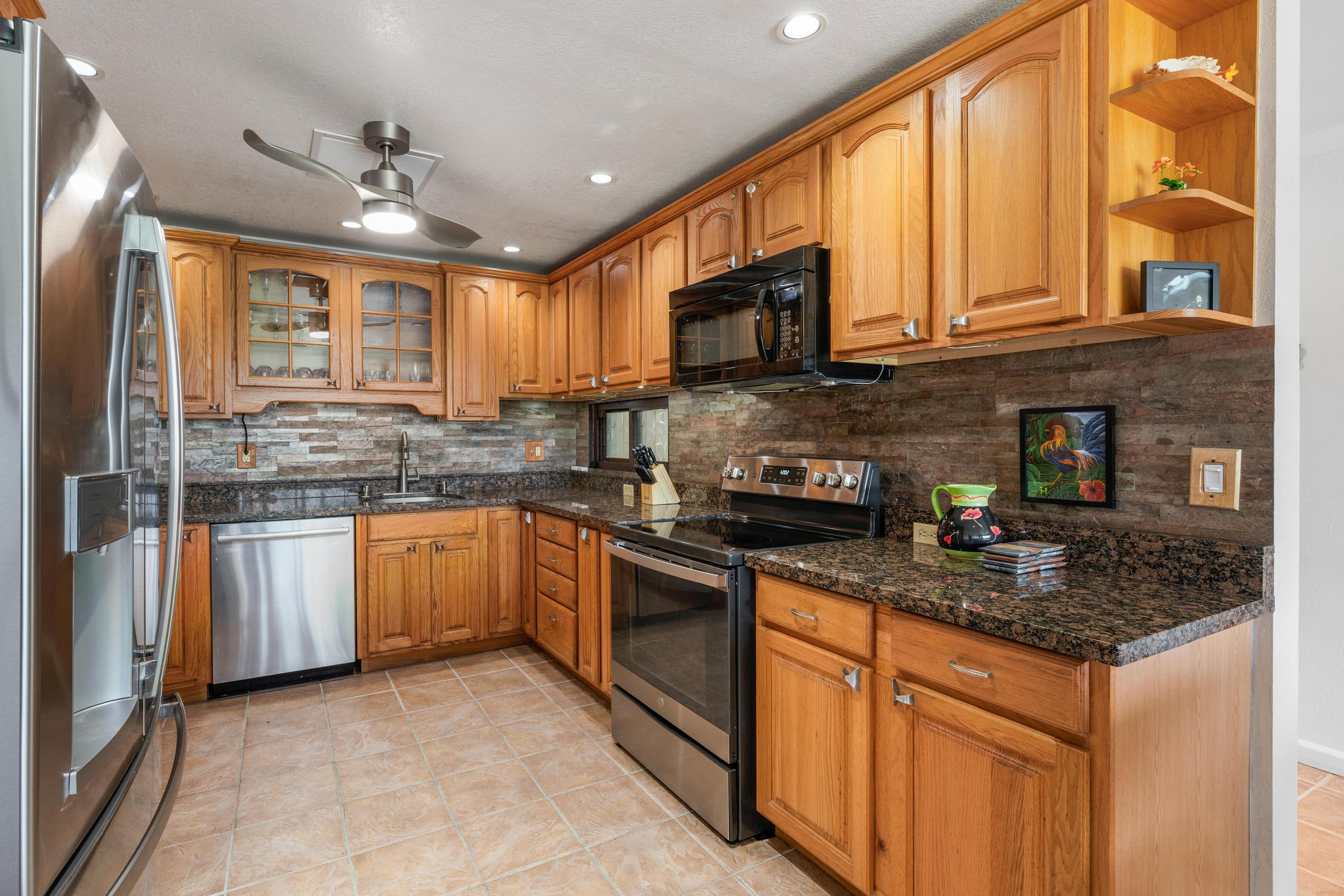 Condo in Kailua-Kona · ★4.4 · 2 bedrooms · 3 beds · 2 private baths - Image 9