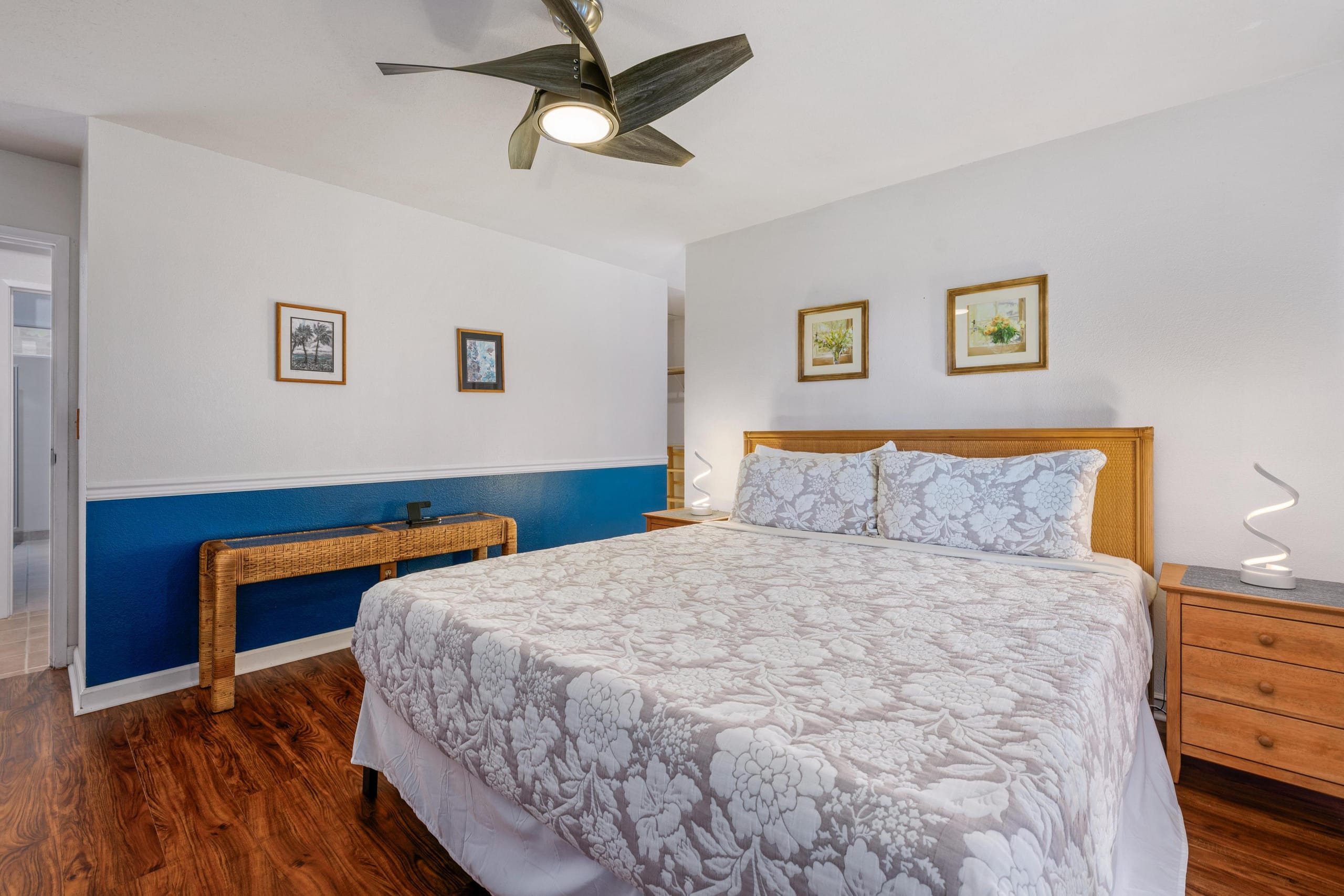 Condo in Kailua-Kona · ★4.4 · 2 bedrooms · 3 beds · 2 private baths - Image 19