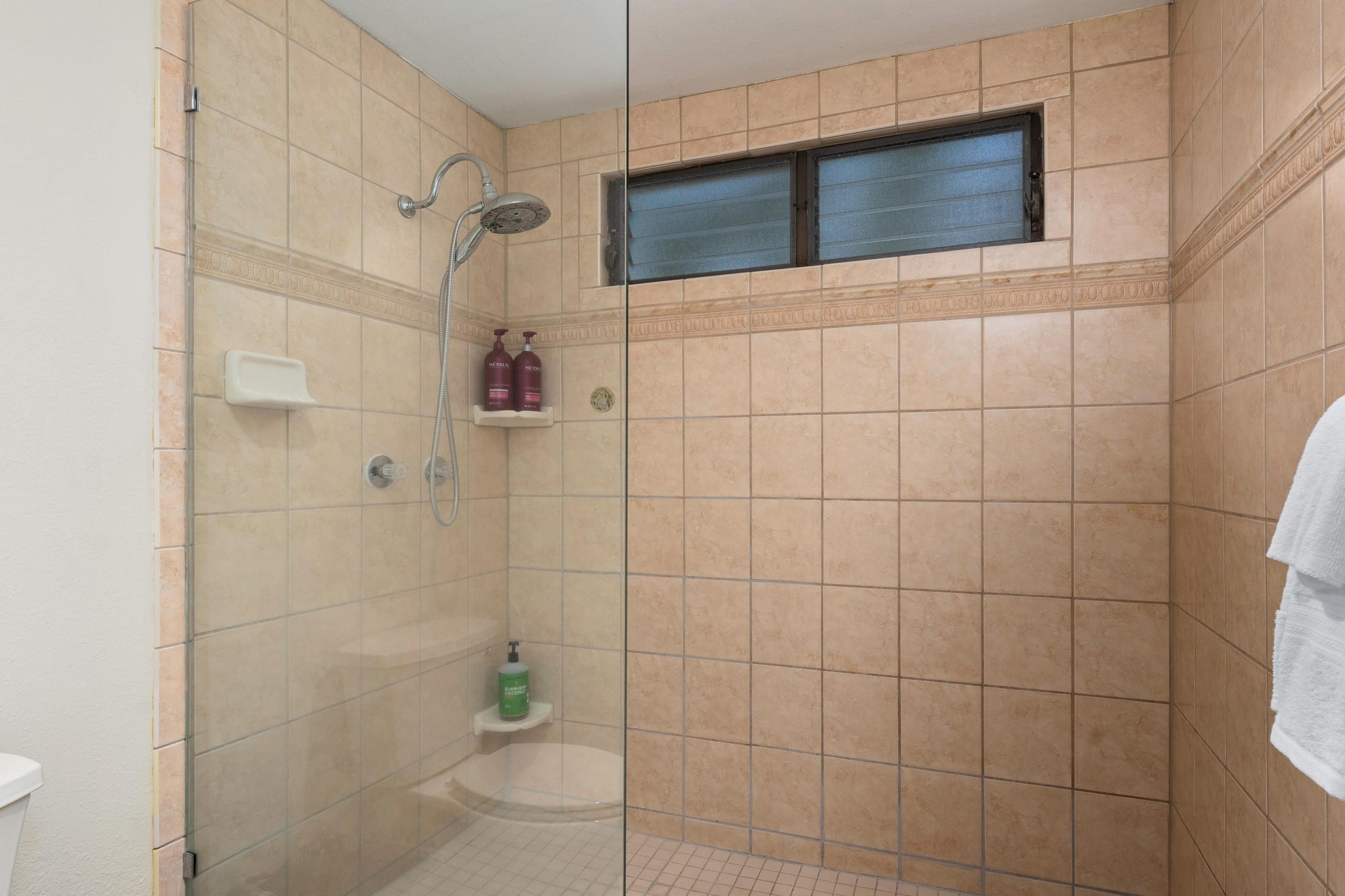 Condo in Kailua-Kona · ★4.4 · 2 bedrooms · 3 beds · 2 private baths - Image 22