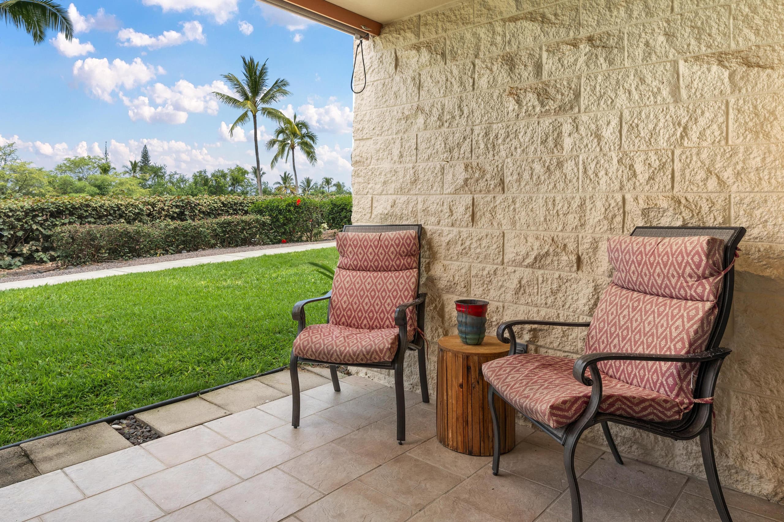 Condo in Kailua-Kona · ★4.4 · 2 bedrooms · 3 beds · 2 private baths - Image 23