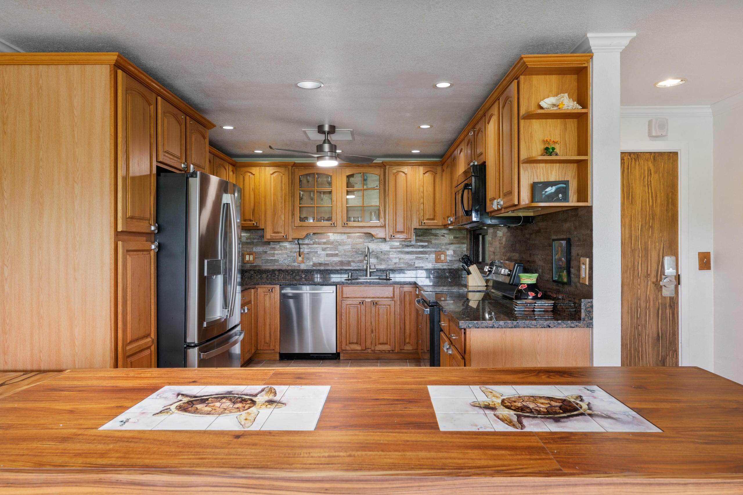 Condo in Kailua-Kona · ★4.4 · 2 bedrooms · 3 beds · 2 private baths - Image 8