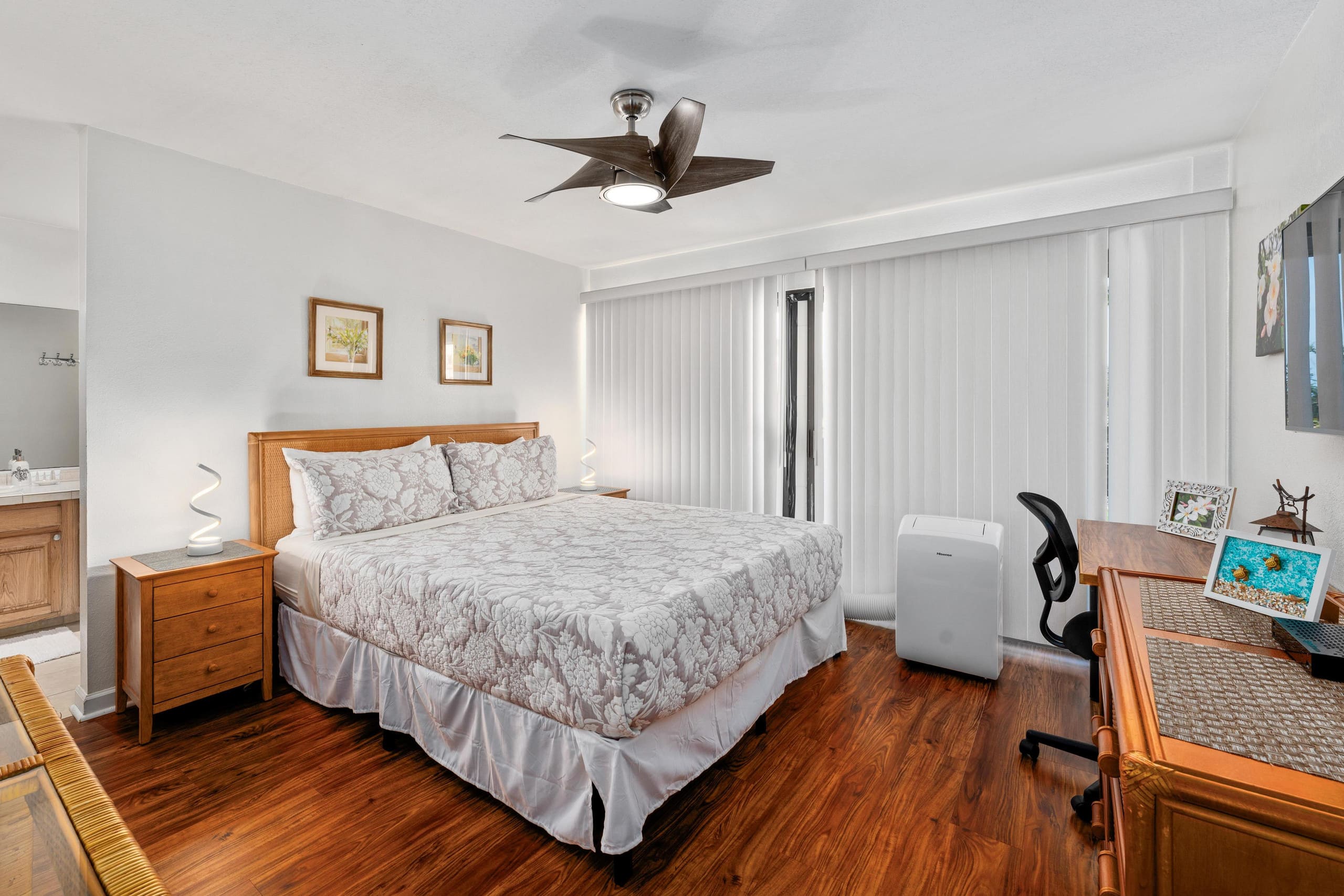 Condo in Kailua-Kona · ★4.4 · 2 bedrooms · 3 beds · 2 private baths - Image 3