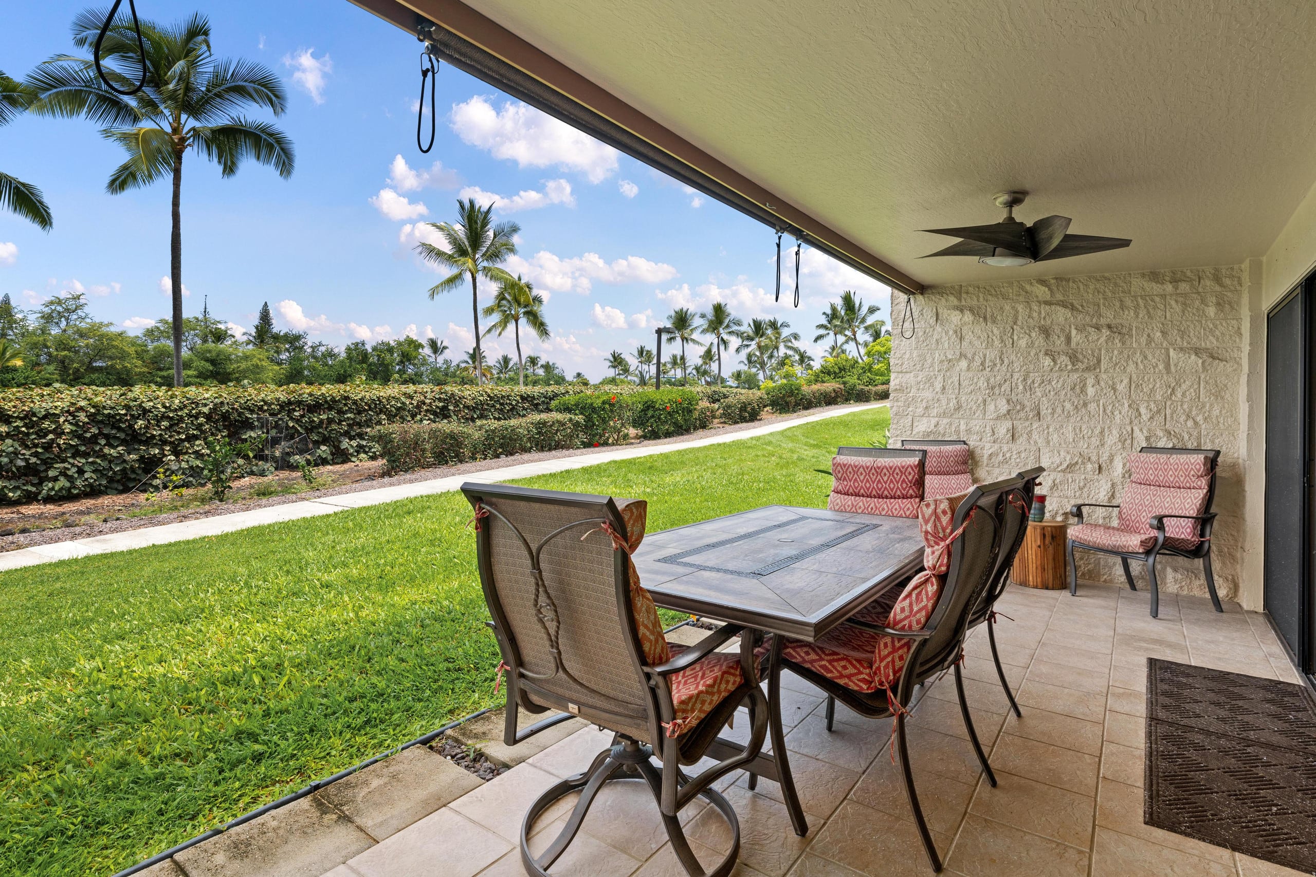 Condo in Kailua-Kona · ★4.4 · 2 bedrooms · 3 beds · 2 private baths - Image 24