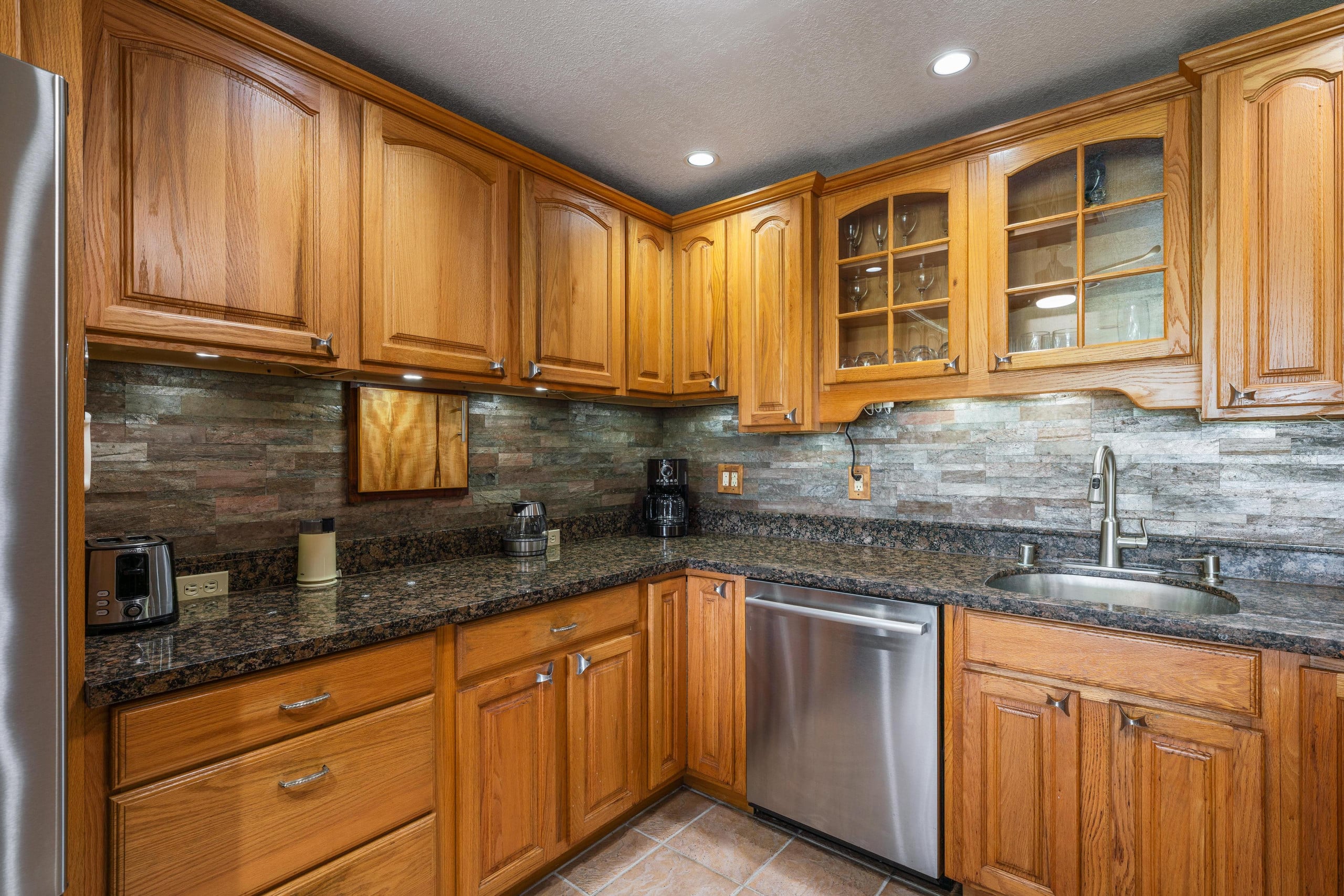 Condo in Kailua-Kona · ★4.4 · 2 bedrooms · 3 beds · 2 private baths - Image 10