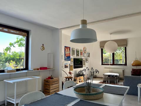 Leistungsstarkes Airbnb: Charming Wolf Schaefer Vacation Home in Gelbensande