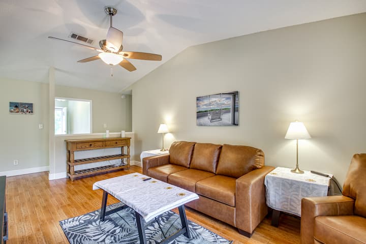 Shop, Dine & Visit Uwf: Pensacola Home W/ Yard! - Pensacola, FL
