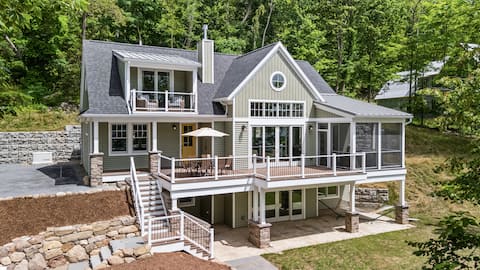 Down on the Bluff: 5 bedroom lake house