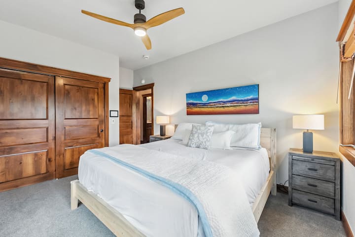 卧室3：加大双人床、低层、衣柜