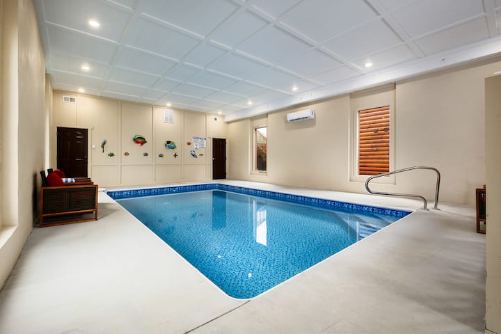 Risen Retreat - Swim, Soak & Sip with Scenic Views - Cabins for