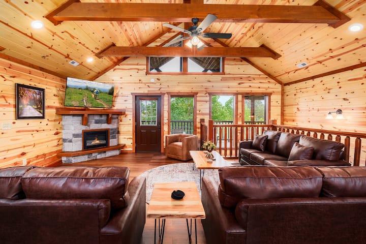 Risen Retreat - Swim, Soak & Sip with Scenic Views - Cabins for