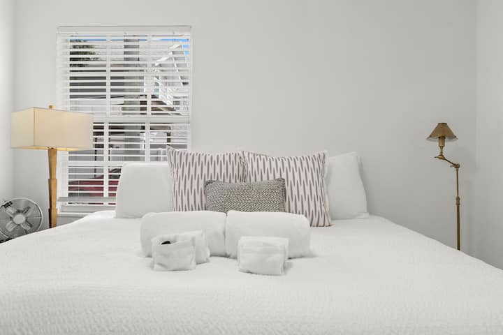 ¡Recibido con toallas, ropa de cama y sábanas frescas a la llegada!