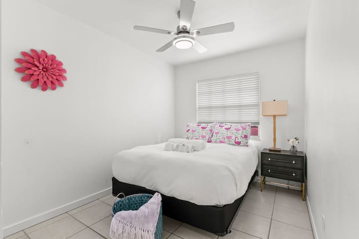 Cómoda cama tamaño queen